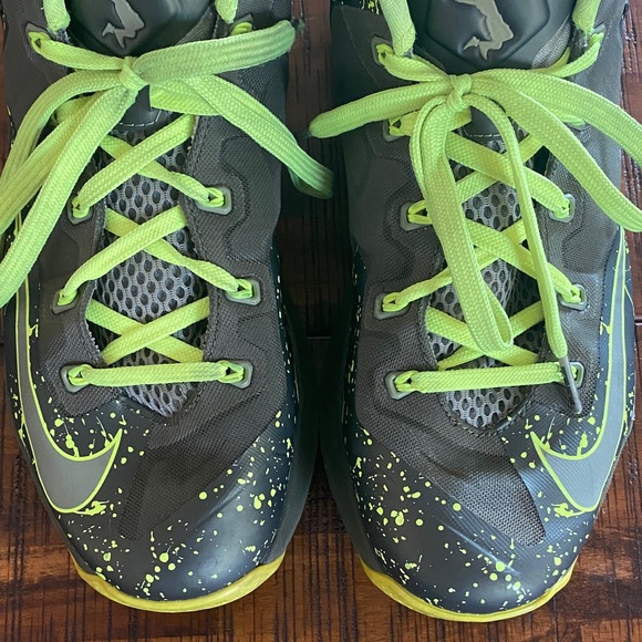 Nike Men Gray and Neon Green Sneakers - Picture 10 of 13